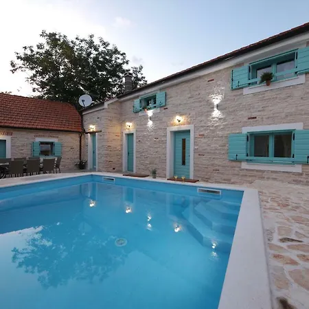 Vila Rural Lapis *