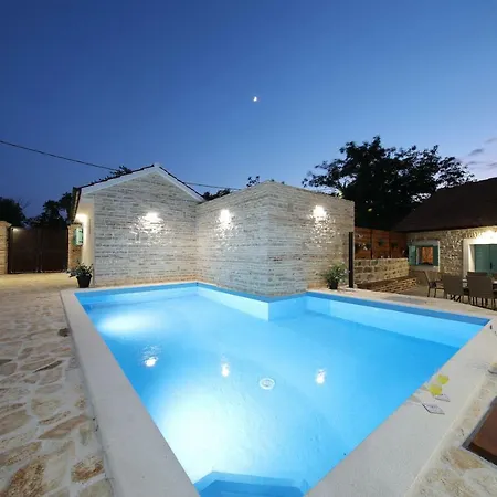 Vila Rural Lapis *
