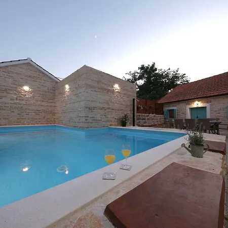 Vila Rural Lapis *