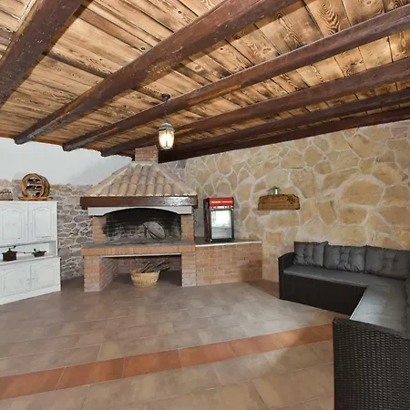 Rural Lapis Villa