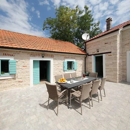 Rural Lapis Donje Rastane